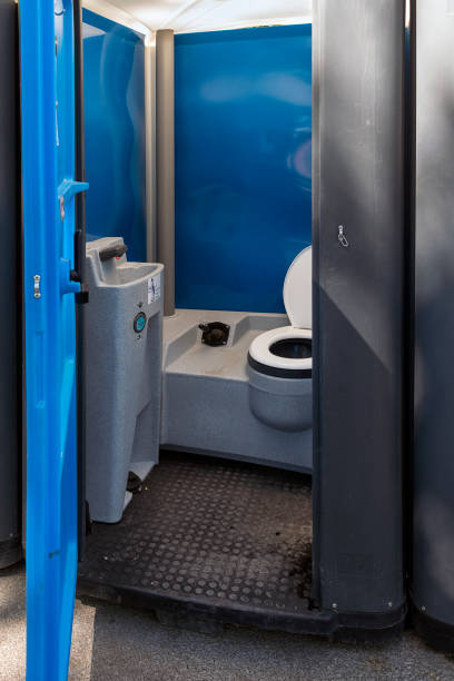Best Porta potty delivery and setup  in Earlvle, IL