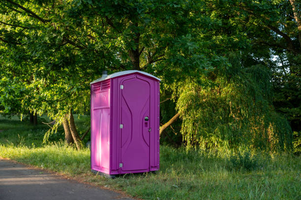 Porta potty delivery and setup in Earlville, IL
